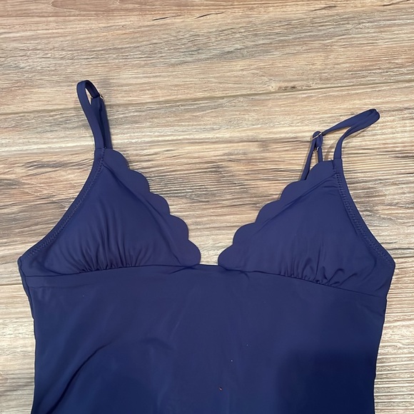 Women’s Vineyard Vines XXS one piece swimsuit - Picture 3 of 5